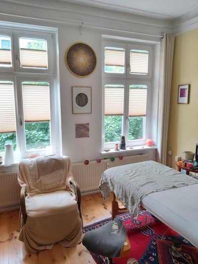 Würfel des Metatron als rundes Bild im Heilpraktiker Behandlungsraum Würfel des Metatron als rundes Bild im Heilpraktiker Behandlungsraum